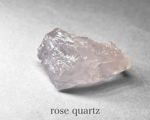 rose quartz / ローズクォーツ原石 I ( レインボーあり ) 天然石