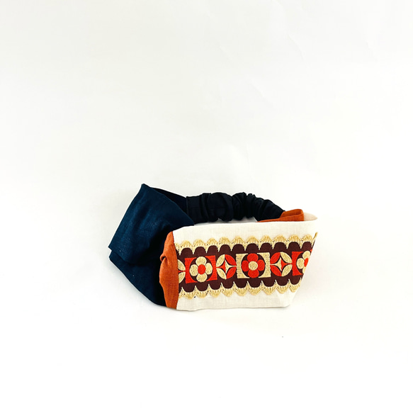 ヨーロッパ製アンティーク刺繍リボンがかわいい　ヘアバンド 2枚目の画像