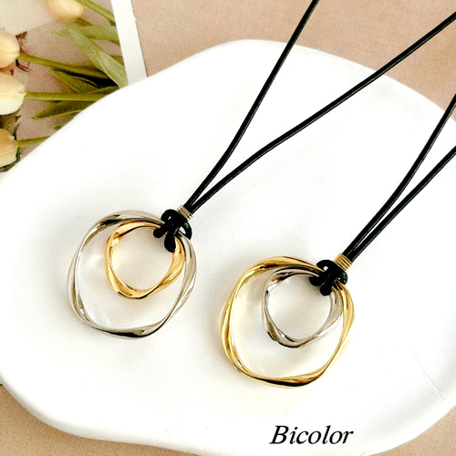 人気♪水牛革紐 ブラック バイカラー 2連リング ネックレス ペンダント