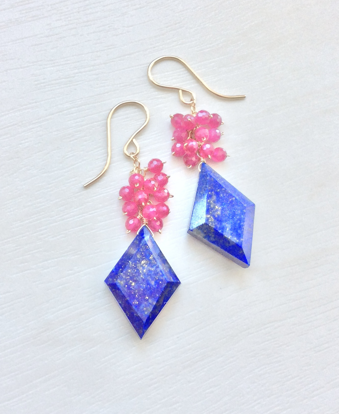 14kgf 菱型✩ラピスラズリとルビーのふさふさピアス