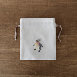 ペンギンの冬のお散歩　手刺繍巾着袋　［受注制作］ 2枚目の画像