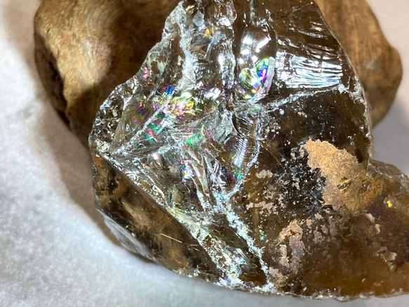 ルチル内包✨ レインボー スモーキークォーツ 　かち割り　水晶　原石 4枚目の画像