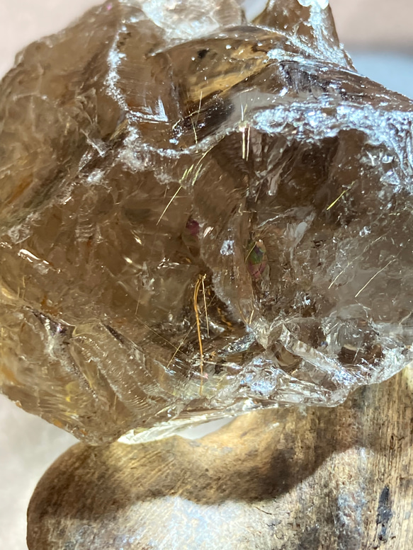 ルチル内包✨ レインボー スモーキークォーツ 　かち割り　水晶　原石 3枚目の画像