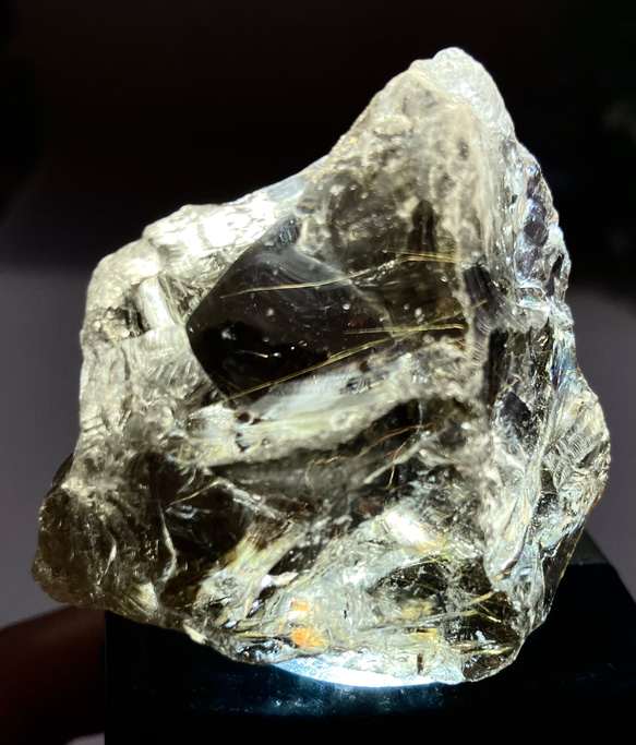 ルチル内包✨ レインボー スモーキークォーツ 　かち割り　水晶　原石 1枚目の画像