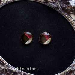 【受注製作】レジンアート　ラウンドピアス〈赤と黒のノクターン〉 9枚目の画像