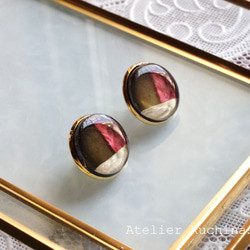 【受注製作】レジンアート　ラウンドピアス〈赤と黒のノクターン〉 5枚目の画像