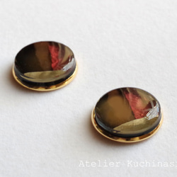 【受注製作】レジンアート　ラウンドピアス〈赤と黒のノクターン〉 2枚目の画像