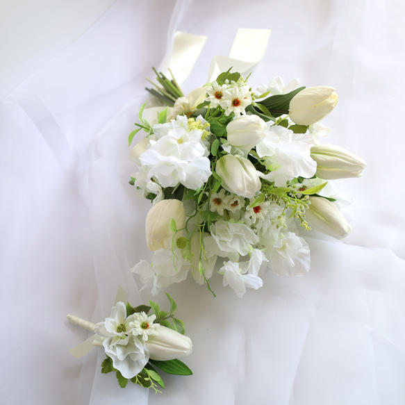ピュアホワイトなクラッチブーケ　ブライダルブーケ　ブライダル　結婚式　ウェディング　造花　 8枚目の画像