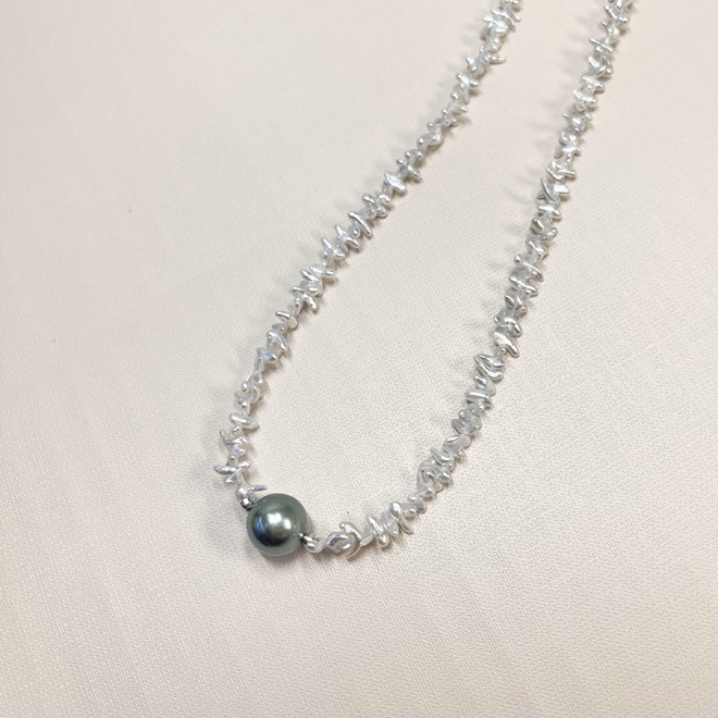 黒蝶・ケシパールネックレス