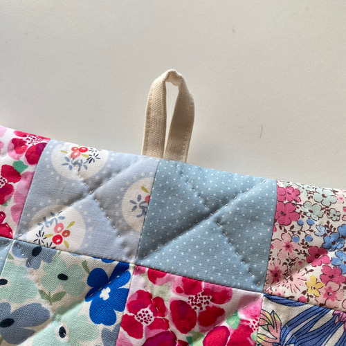 【ハンドメイド】鍋敷き ポットマット カラフルパッチワーク柄 パッチワーク☆ポットマット ブルー×ピンク系 鍋敷き Pon