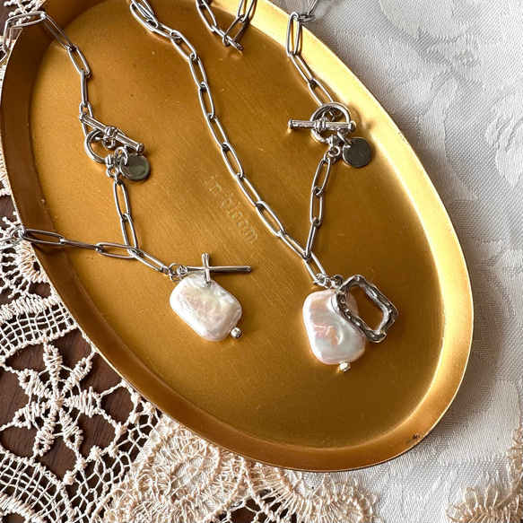 淡水パール 大人かっこいい リュクス ツイン【サージカルステンレス】　甘辛　クール　シャツ　ブラウンコーデ　アクセント 5枚目の画像