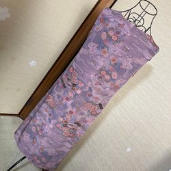 正絹の小紋のお着物からリメイク　ストレートっぽいシンプルなノースリーブワンピース　紫がかったピンクグレーに古典柄 3枚目の画像