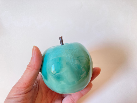 ワケありの逸品　トルコブルーガラス釉のリンゴ 4枚目の画像