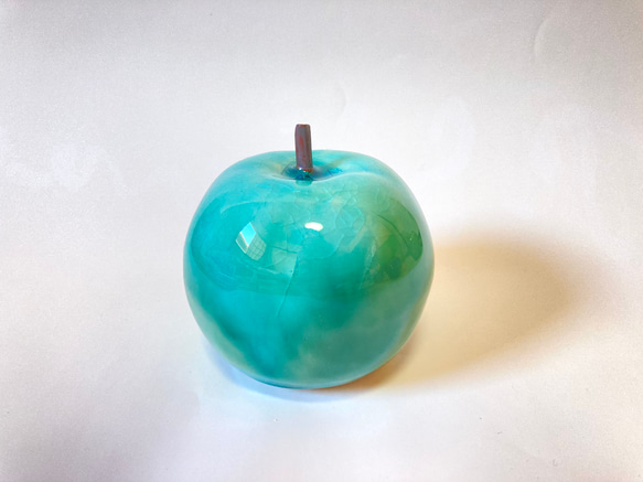 ワケありの逸品　トルコブルーガラス釉のリンゴ 2枚目の画像
