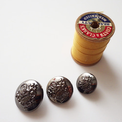 シルバー王冠・メタル風ボタン３個セット 4枚目の画像