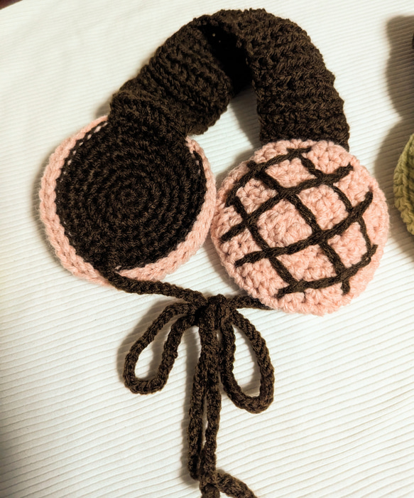 いちごメロンパンイヤーマフ　イヤーマフ　耳あて　耳当て　手編み　かぎ編み　ニット 1枚目の画像