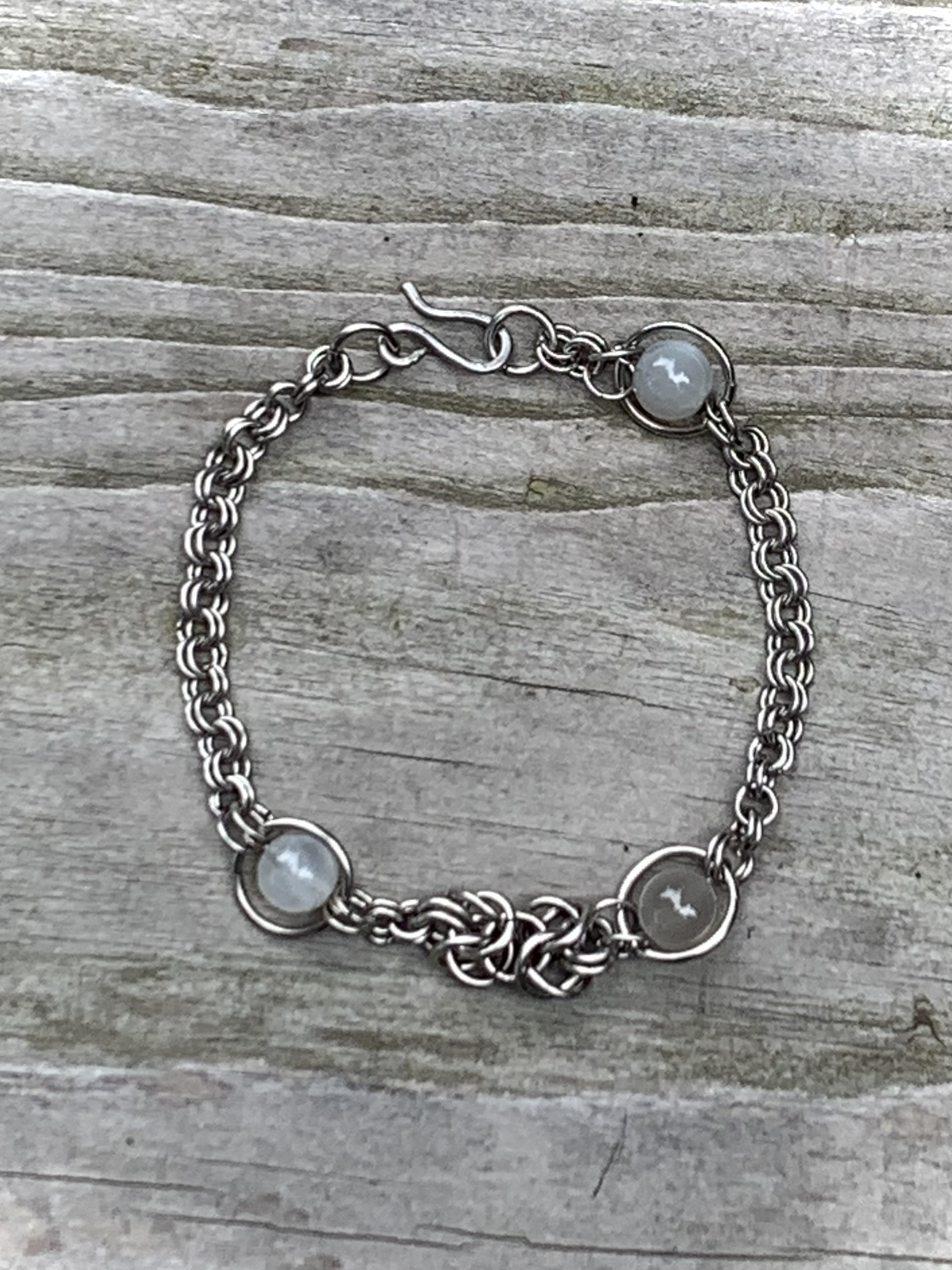 【チタン×天然石】ダブルチェーン×ビザンチンチェーン×グレームーンストーンのブレスレット