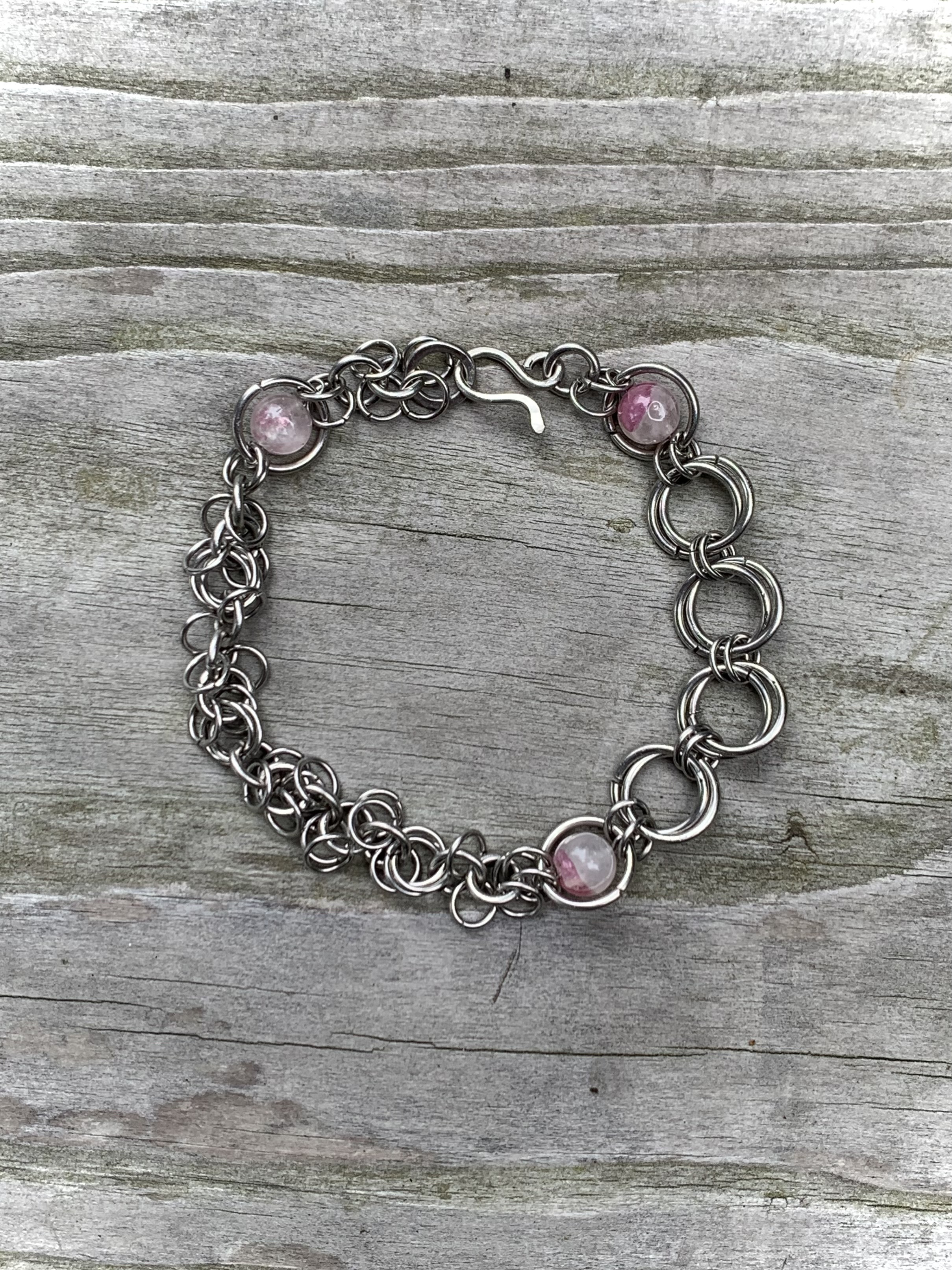 【チタン×天然石】フラワーチェーン×シャギーループチェーン×トルマリンクォーツのブレスレット