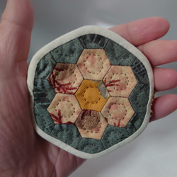 シックなヘキサゴンを繋いだ六角形のコインケース 3枚目の画像
