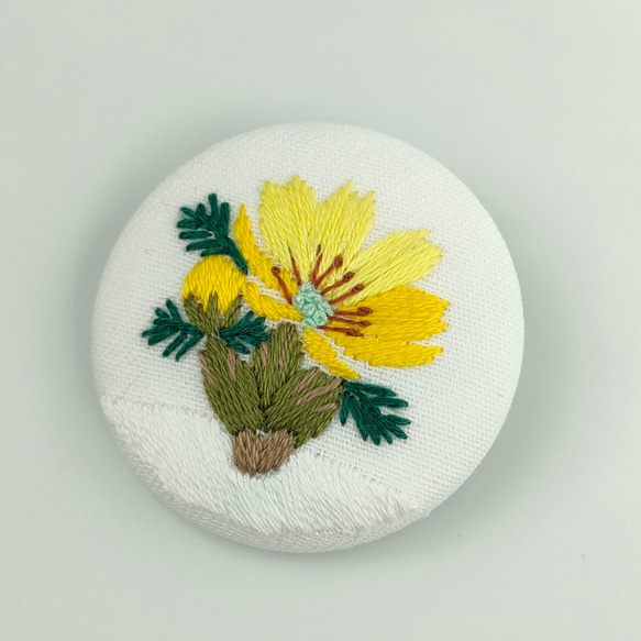 春を呼ぶ福寿草の花刺繍ブローチ 3枚目の画像