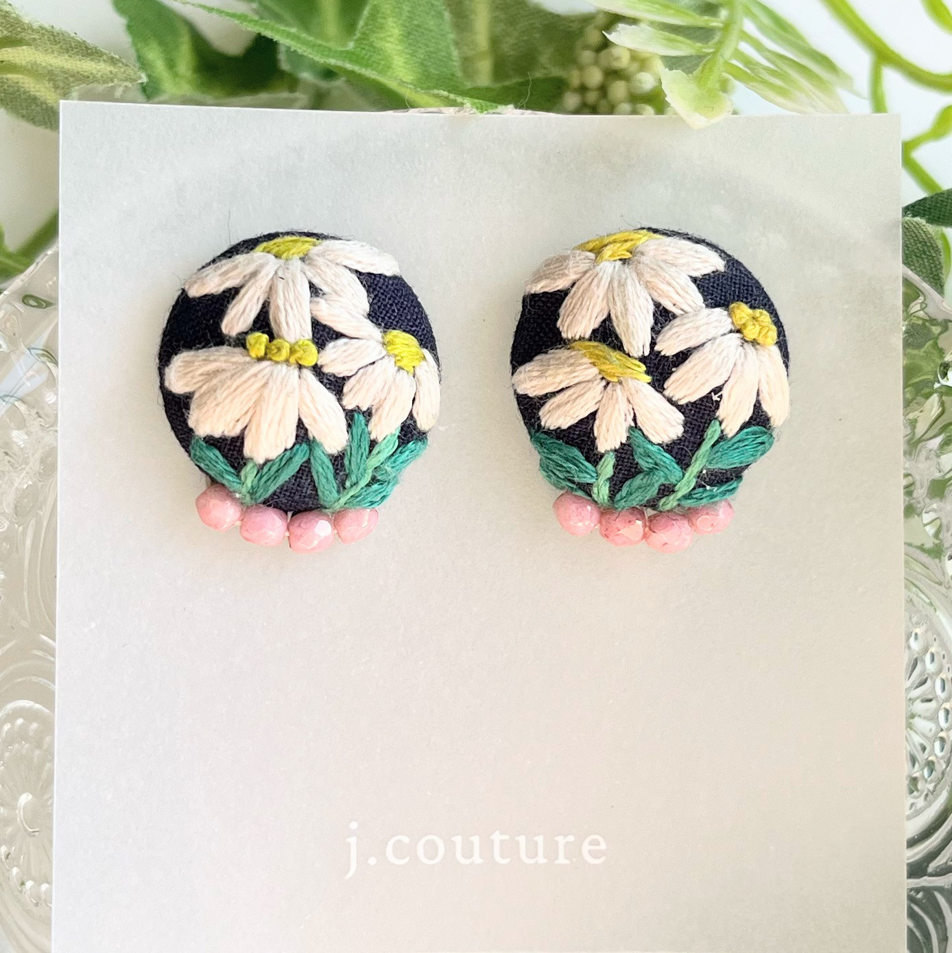 カモミールの刺繍ピアス【Botanical】#227