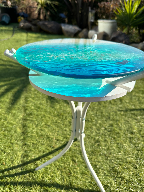 新作　ホワイトムーンビーチ　エメラルドの海　ガラスサイドテーブル丸 〜Minamo〜　table  Sea 3枚目の画像