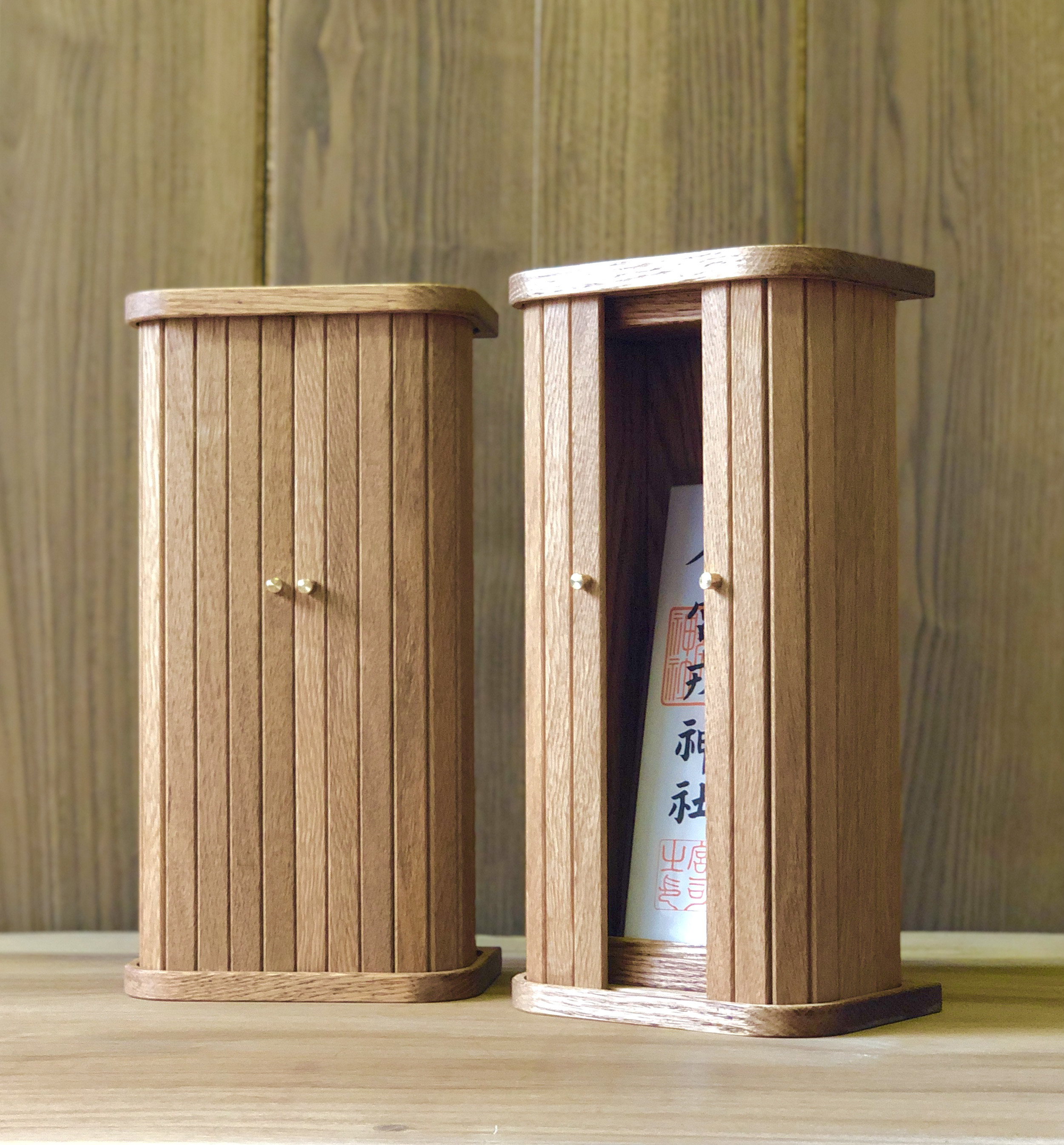 御札をふわっと美しく包み引き立てる/シャッター式オリジナル御札立て　(置き型)