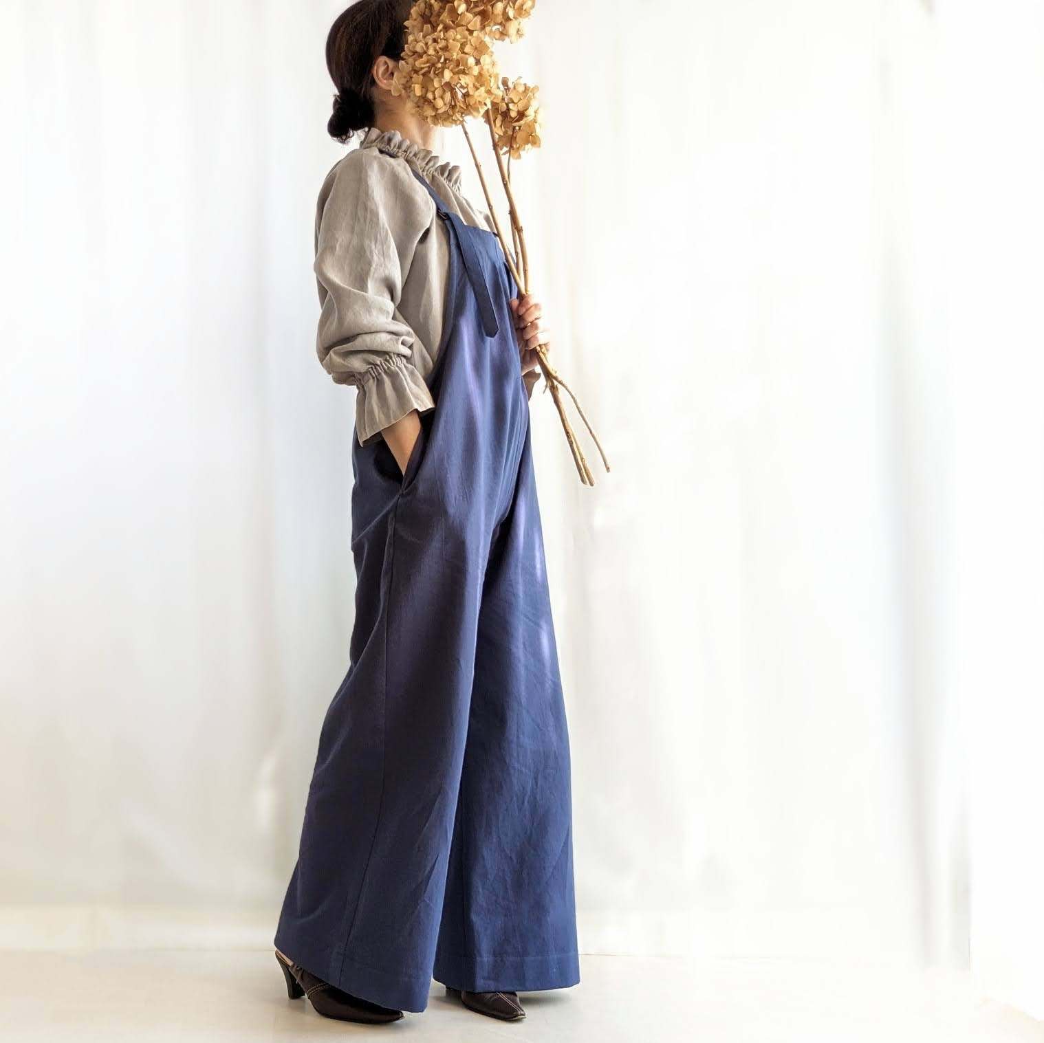大人のためのサロペットパンツ（瑠璃色　コットンツイル）