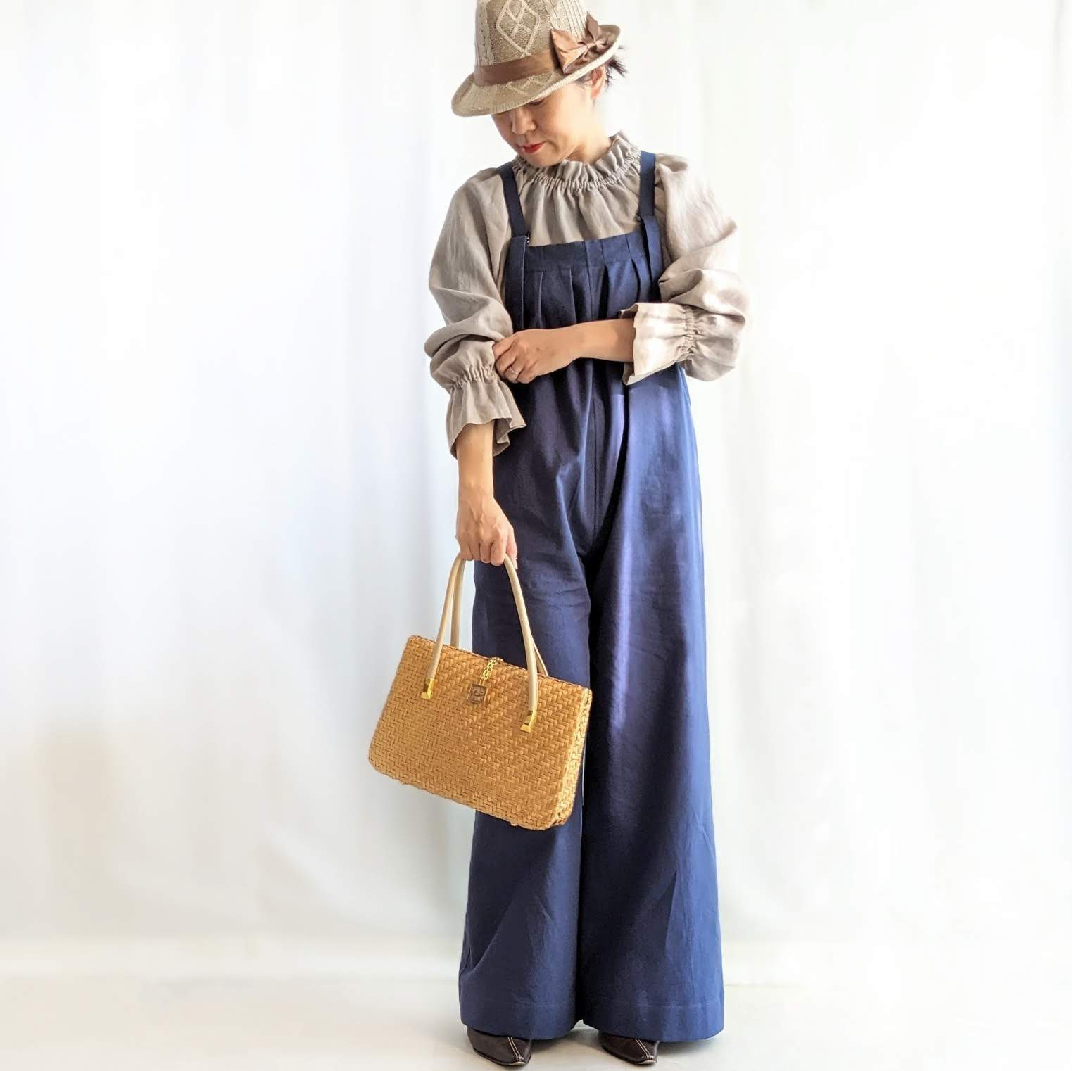 大人のためのサロペットパンツ（瑠璃色　コットンツイル）