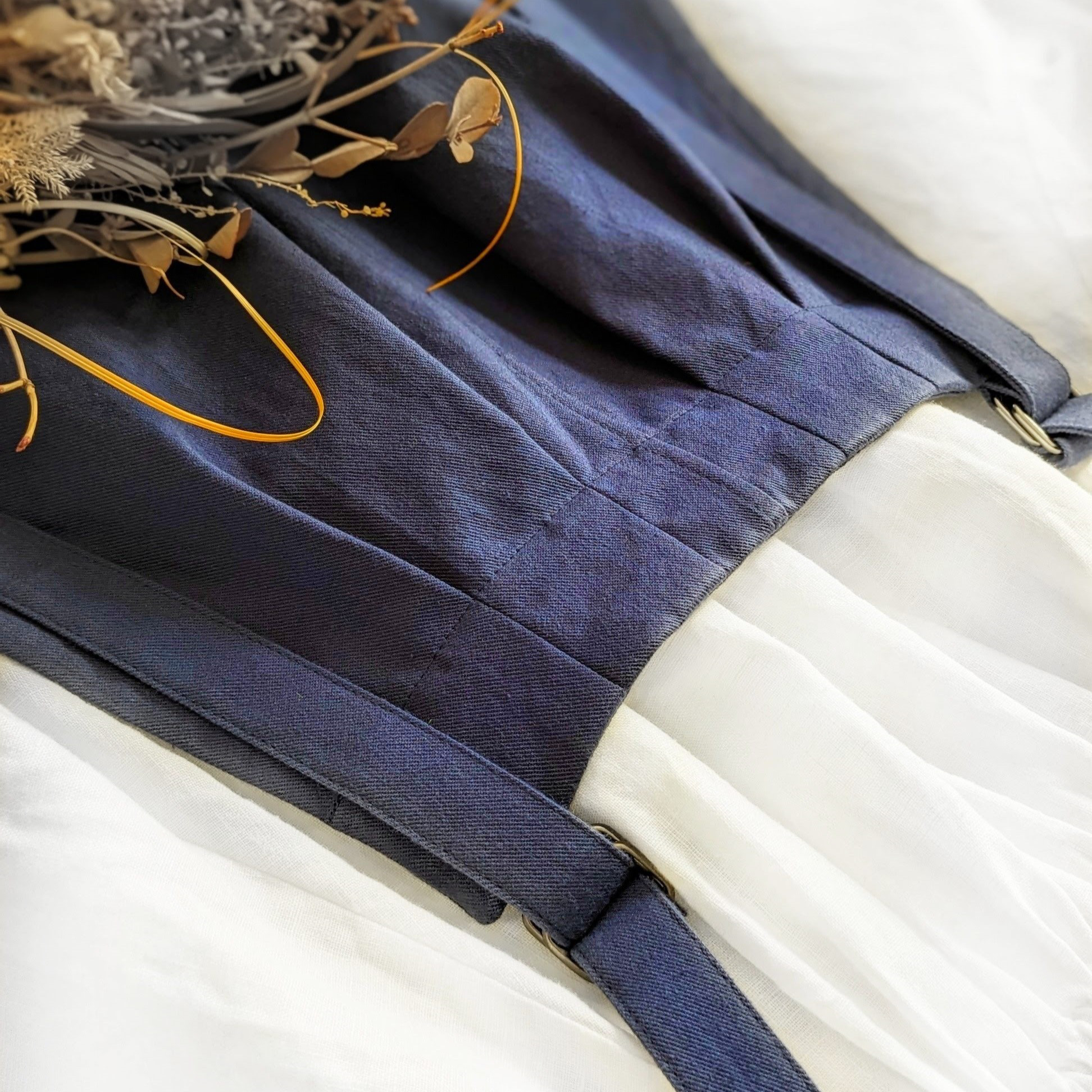 大人のためのサロペットパンツ（瑠璃色　コットンツイル）