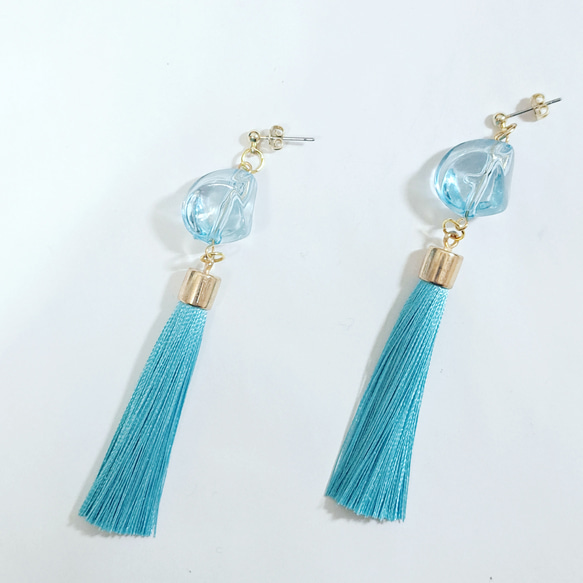 手染めビーズとタッセルのアクセサリー ヒンメル 勇者 ピアス