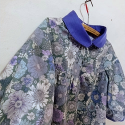 受注製作✨春待ちお花のギャザーブラウス　グリーン✖青紫　5〜6部丈袖　　 5枚目の画像