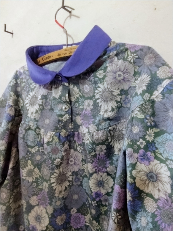 受注製作✨春待ちお花のギャザーブラウス　グリーン✖青紫　5〜6部丈袖　　 10枚目の画像