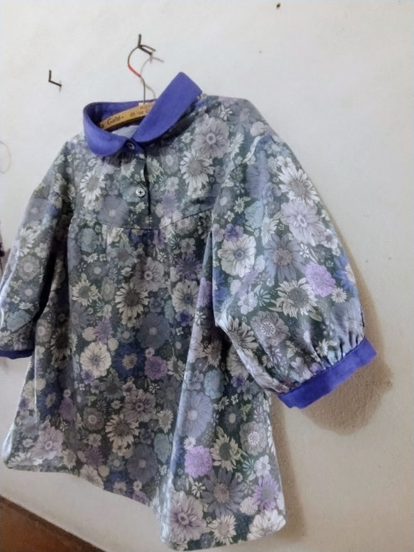 受注製作✨春待ちお花のギャザーブラウス　グリーン✖青紫　5〜6部丈袖　　 8枚目の画像