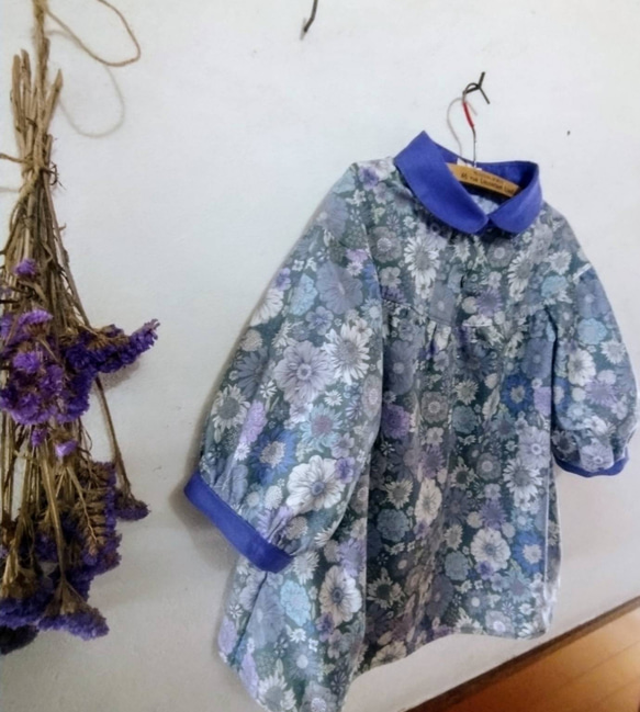 受注製作✨春待ちお花のギャザーブラウス　グリーン✖青紫　5〜6部丈袖　　 2枚目の画像