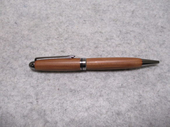 御山杉　神様の木　椿油仕上げ　回転式ヨーロピアンボールペン 4枚目の画像