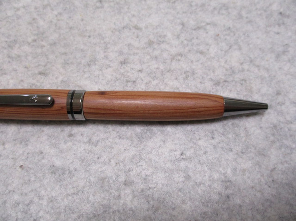 御山杉　神様の木　椿油仕上げ　回転式ヨーロピアンボールペン 5枚目の画像
