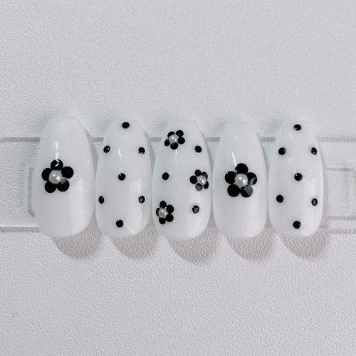 モノトーンフラワーネイル ネイルチップ（つけ爪） 猫背 通販 17121494