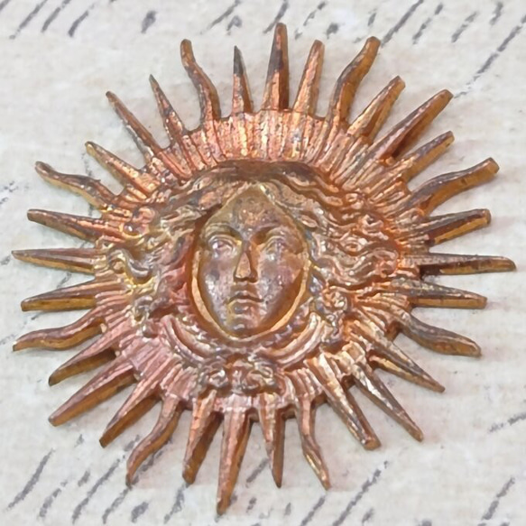 BEHOLD− 太陽 1個 真鍮製 フランス製 スタンピング ヴィンテージ風 2枚目の画像