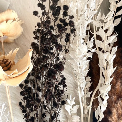 ドライフラワー モダンシックなインテリア 黒と茶色そのまま飾るだけ