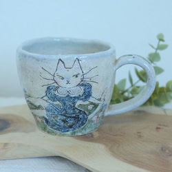 お花畑の白猫ちゃん  (ベージュ)  マグカップ 2枚目の画像