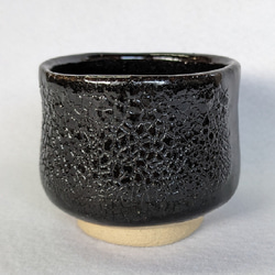 鬼黒 Nobunaga Sake Cup No.1 送料無料 瀬戸黒ぐい吞 引き出し黒 信長様の茶碗と呼ばれる 1枚目の画像