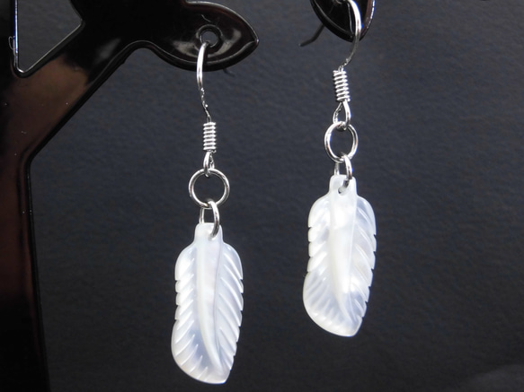 [半價促銷] [Silver925] 羽毛雕刻高品質白貝殼耳環 661 日元 2030 → 1020 日元 第5張的照片