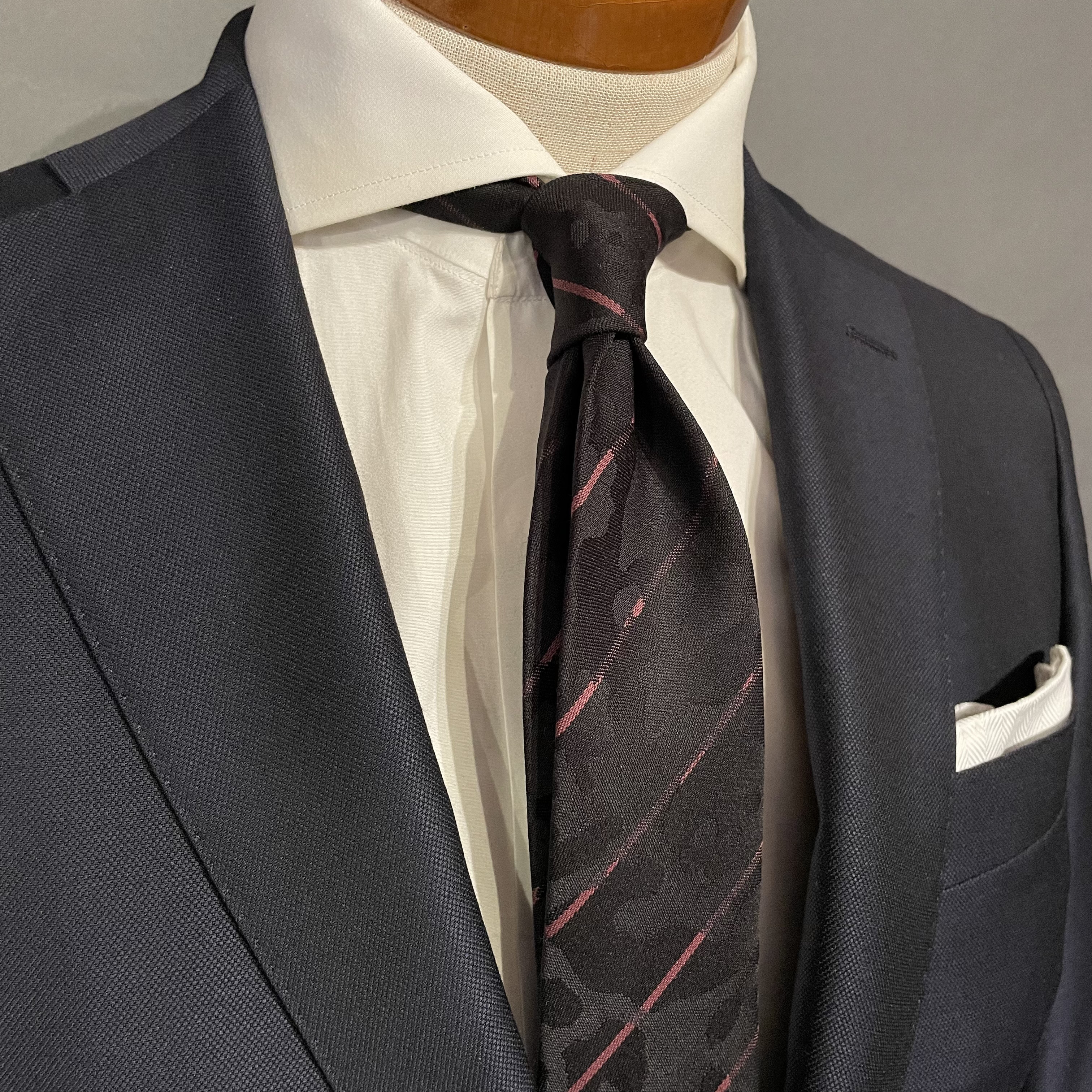 【受注製作】ナロー　ネクタイ　ブラック　ストライプ　プレゼント　ギフト　【別途】名入れ　イニシャル　刺繍