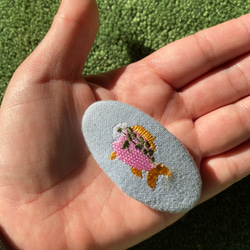 お魚　刺繍　ぱっちんヘアピン　 2枚目の画像