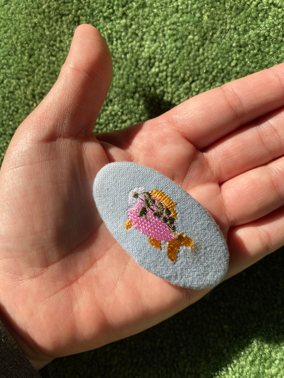 お魚　刺繍　ぱっちんヘアピン　 2枚目の画像