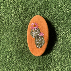 サボテン　刺繍　ぱっちんヘアピン　 1枚目の画像