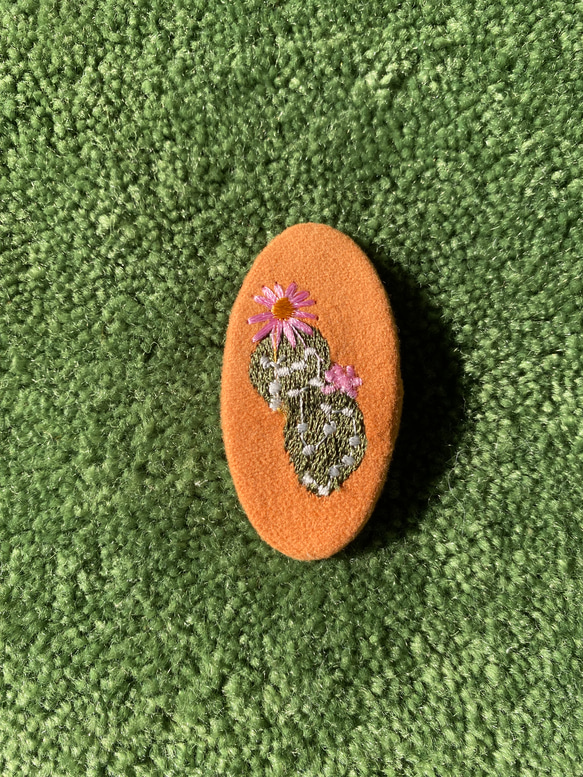 サボテン　刺繍　ぱっちんヘアピン　 1枚目の画像