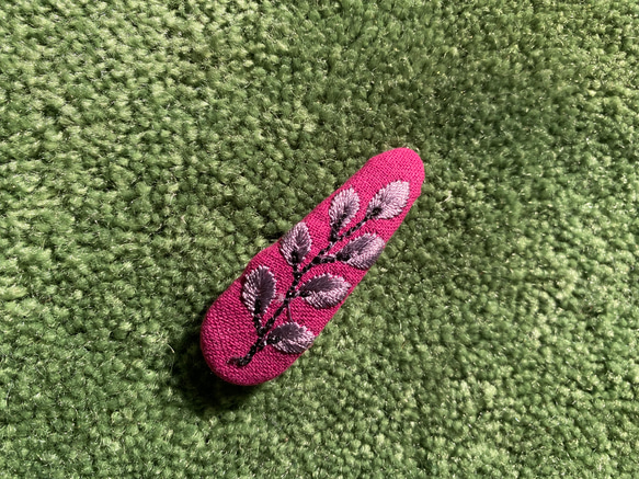 紫蘇　刺繍　ぱっちんヘアピン　 1枚目の画像