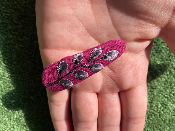 紫蘇　刺繍　ぱっちんヘアピン　 2枚目の画像